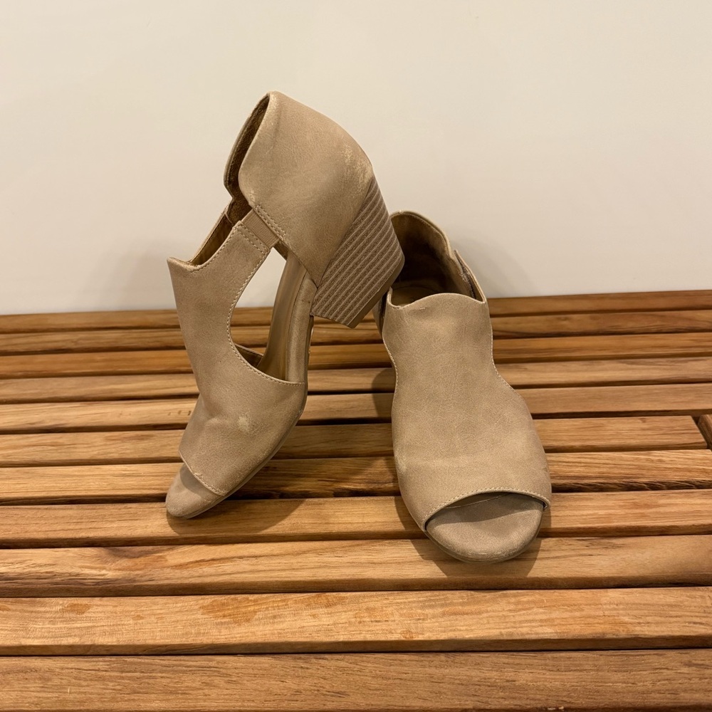Nature Soul Tan Peep-Toe Heels